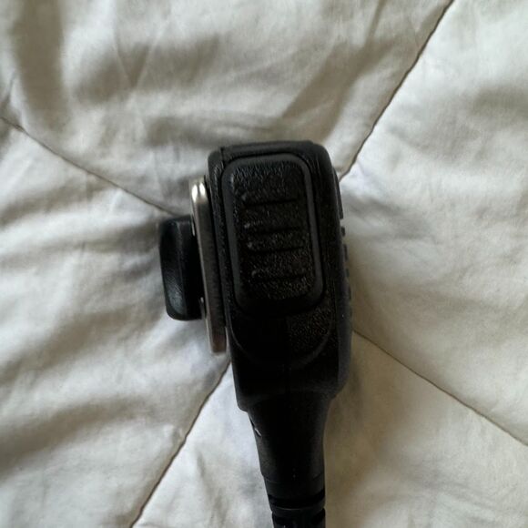 Black Handheld Shoulder Waterproof Speaker MIC For Radio 2-Pin K 3.5/2.5mm - Picture 3 of 7